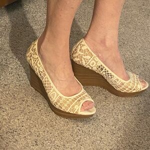 Women's Cream Lace Peep-Toe Wedge Heels